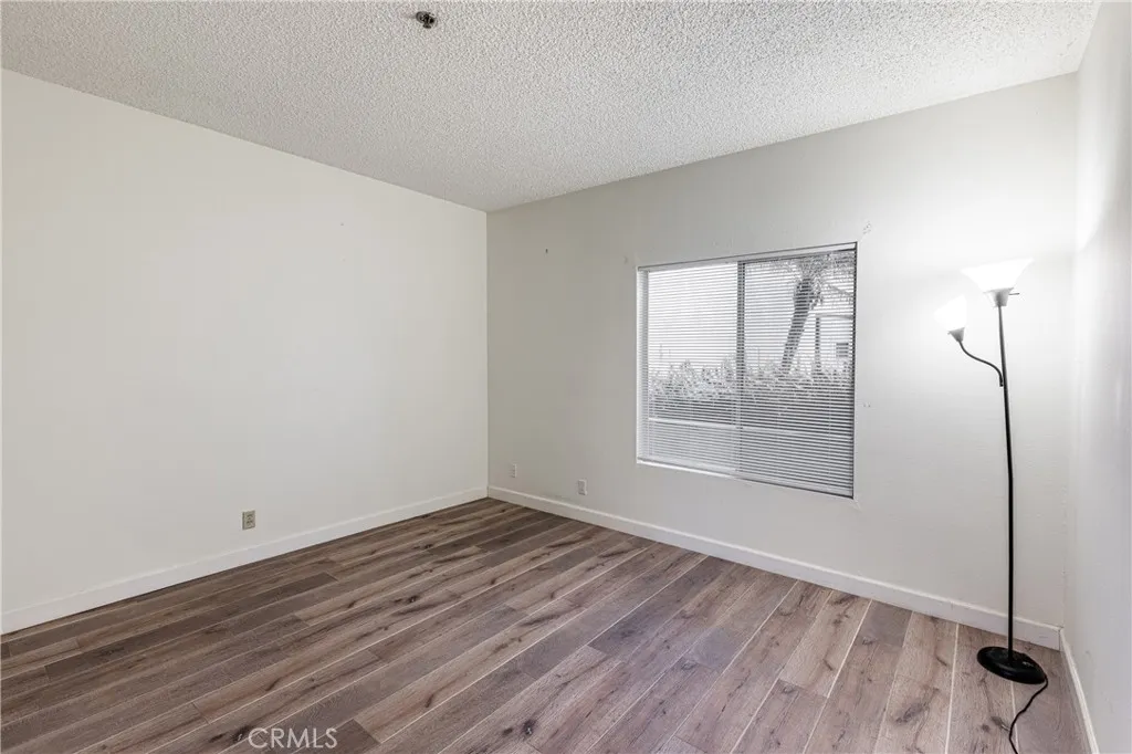 2905 Montrose Avenue 318, La Crescenta, California 91214 home-pic-9